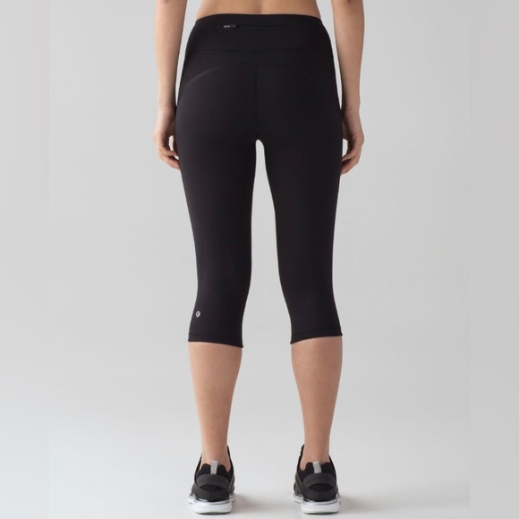 Lululemon💖Smooth Stride Crop Black Size 6 - Picture 2 of 11